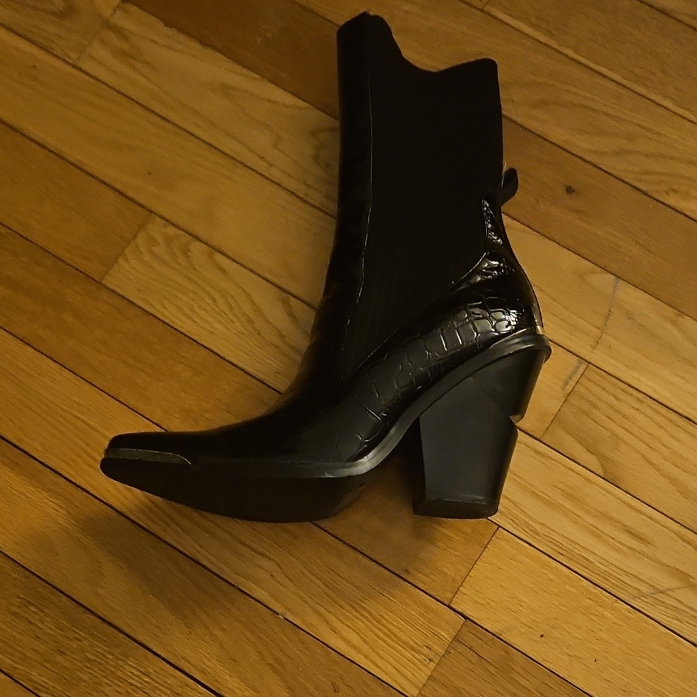 Sleek Black Heeled Boots